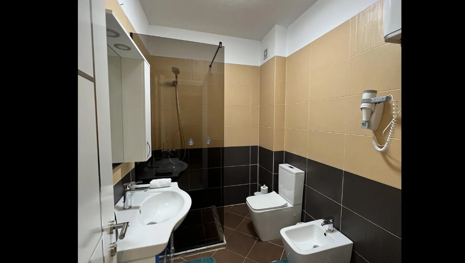 Bmb Apartament Durres Apartment